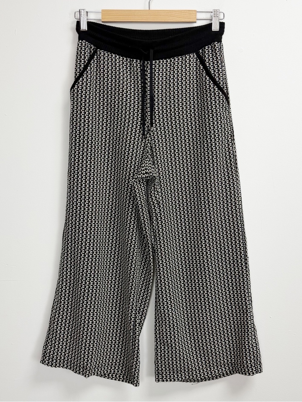 Max Studio Pants Womens Small Beige Black Pattern Wide Leg Drawstring Cropped